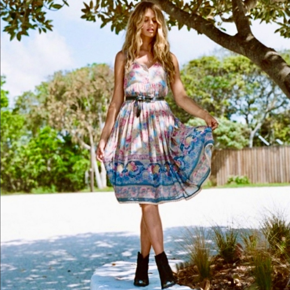 πΊπHPππΊ NWOT Spell & The Gypsy Seashell Babydoll Midi Dress - Picture 6 of 16